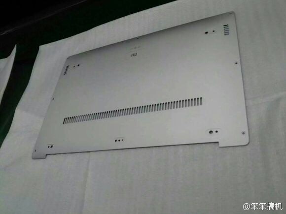 小米筆記本？看樣子面板是鋁模具